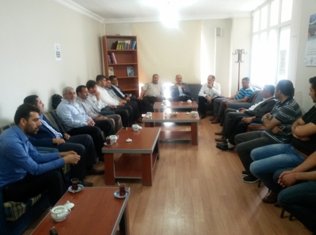 VAN MEMUR-SEN OLARAK SENDİKA BİNAMIZDA ÜYELERİMİZLE BAYRAMLAŞMA GERÇEKLEŞTİRİLDİ