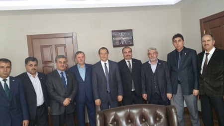 Bem-Bir-Sen Van Şube Başkanımız Harun Altın Memur-Sen'e üye Sendikaların Van Şube Başkanlarıyla birlikte Van Valiliğine atanan İbrahim Taşyapan'ı ziyaret etti.