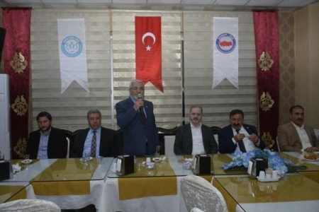 MEDENİ SEVİNÇ, TUŞBA BELEDİYESİ ÇALIŞANLARIYLA YEMEKTE BULUŞTU
