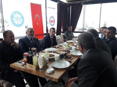 BEM-BİR-SEN VAN ŞUBESİNDEN EDREMİT BELEDİYESİ ÜYELERİYLE DAYANIŞMA YEMEĞİ